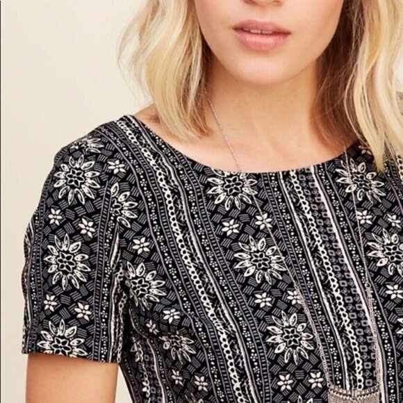 Hollister Border Print Mini Dress With Cross Back Size Small - Picture 3 of 10